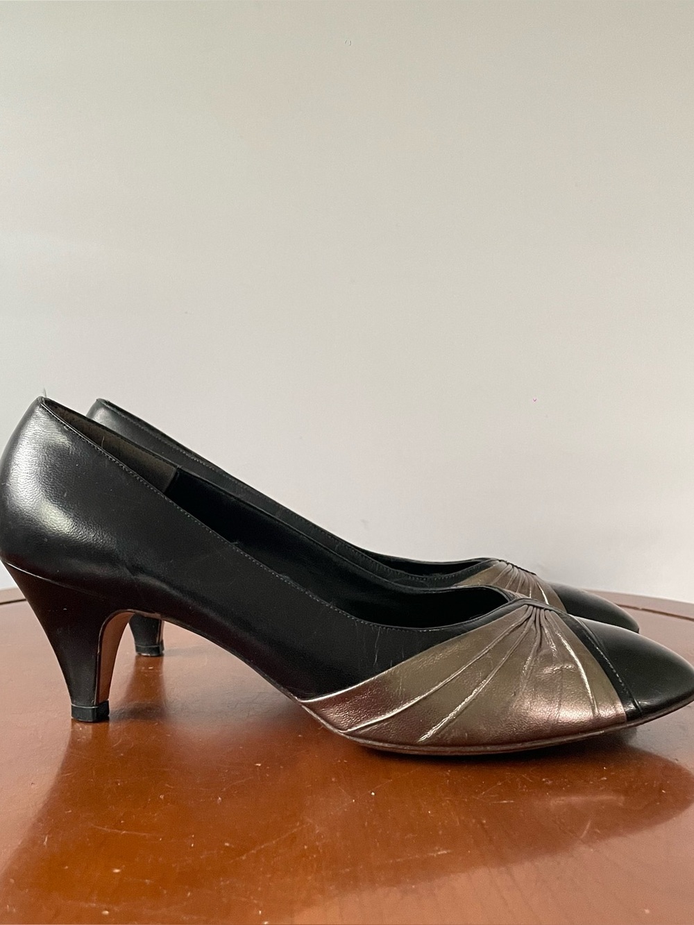 Vintage Bally Canada leather pumps | US 9